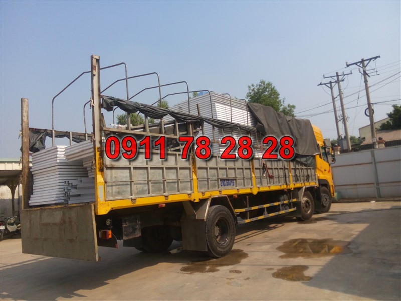 Vận chuy&ecirc;n Panel EPS tới c&ocirc;ng tr&igrave;nh